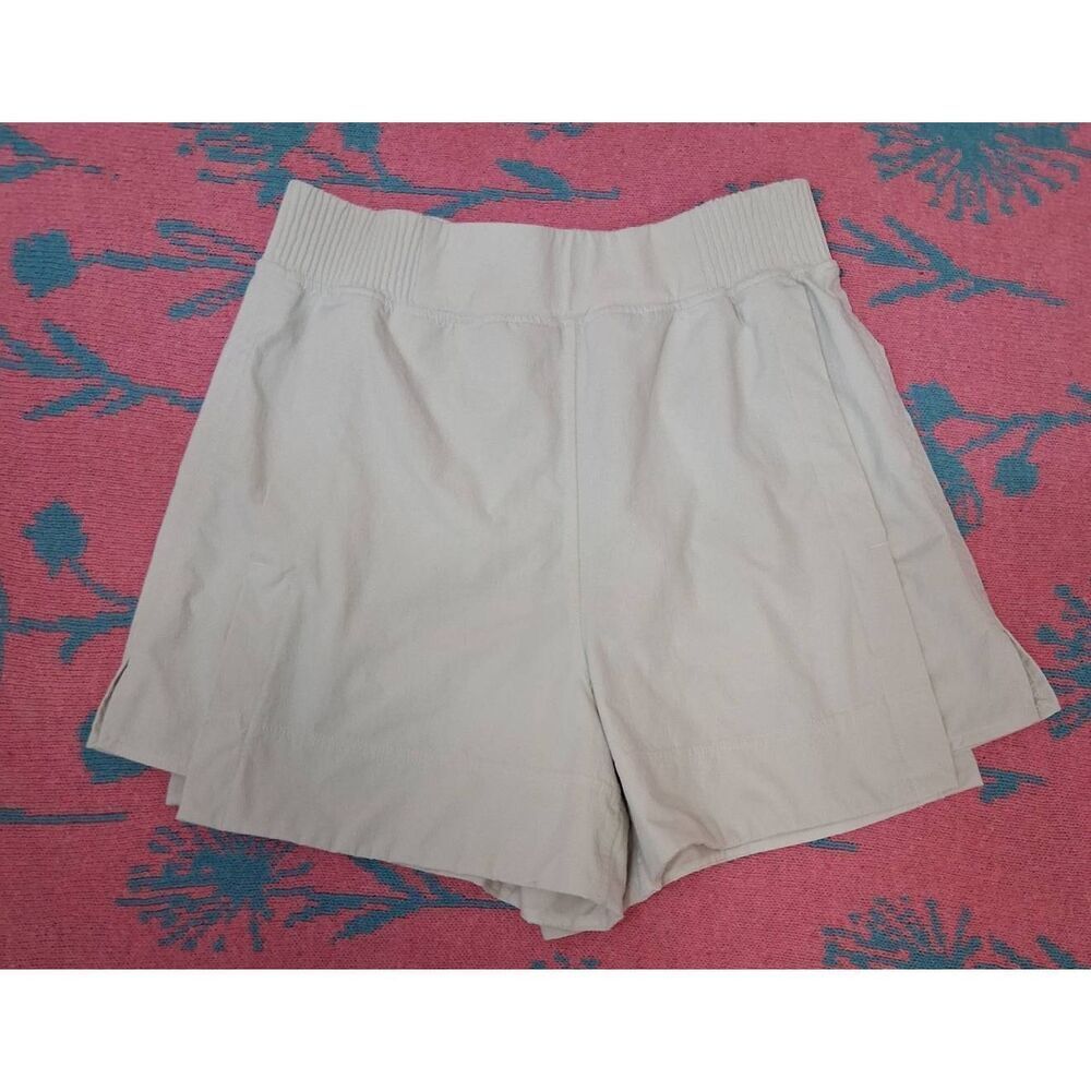 Lululemon womens small stretch woven relax fit high rise shorts cream mint